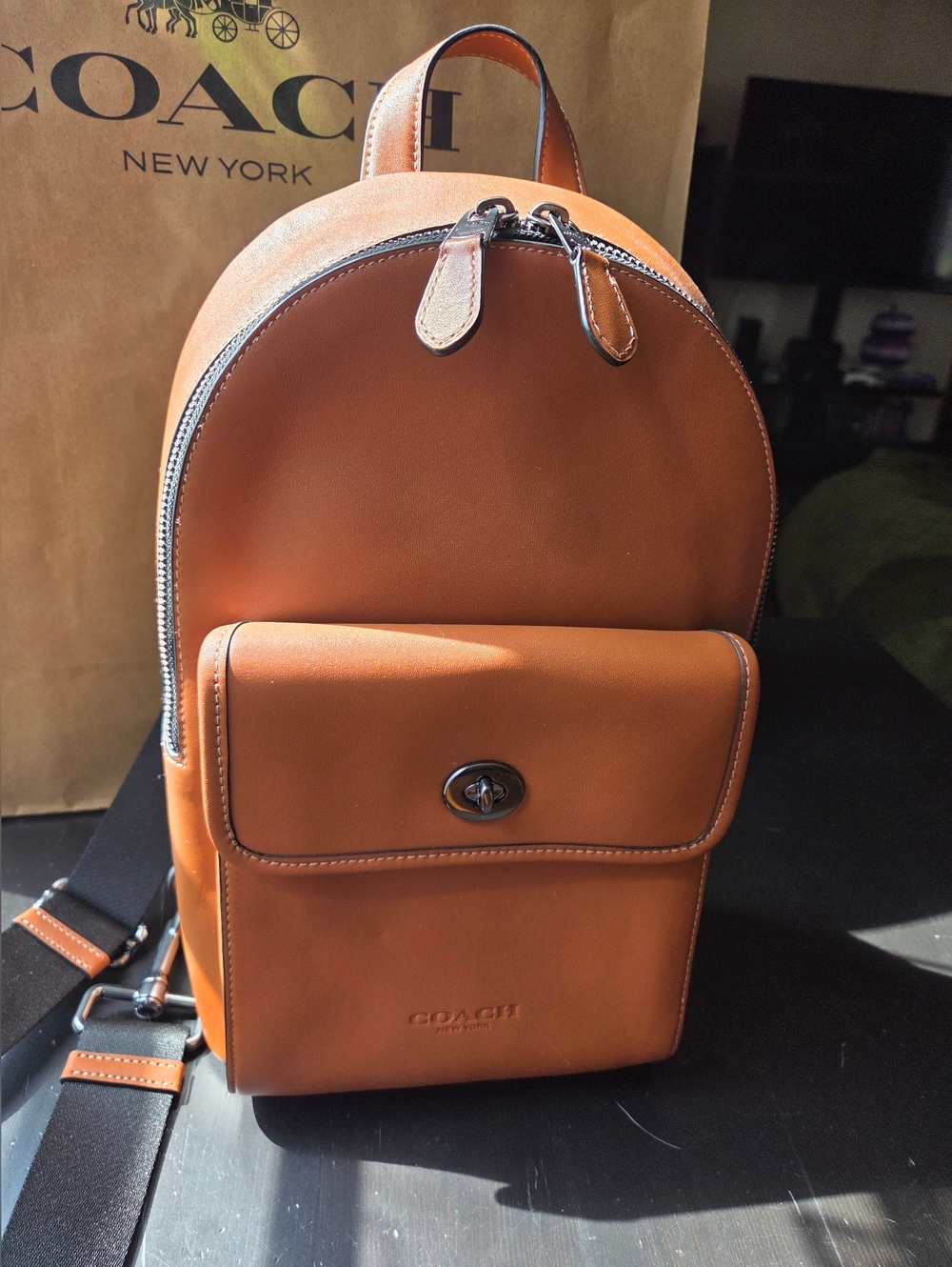 Coach Turnlock Sling Bag Tan Smooth Leather - Picture 2 of 7